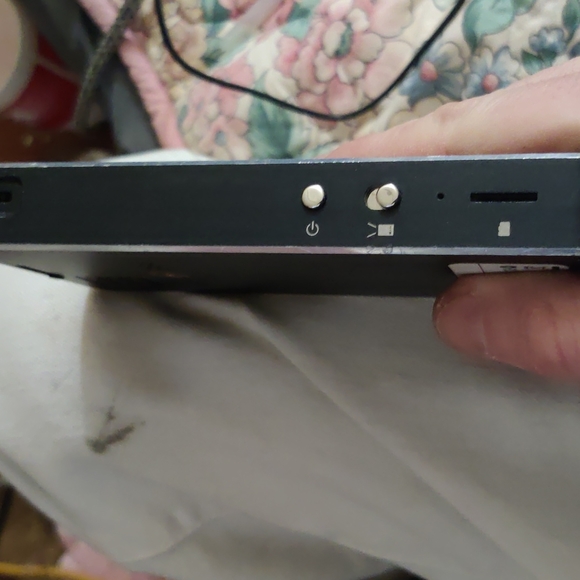 4k AKASO mini projector - Picture 2 of 6